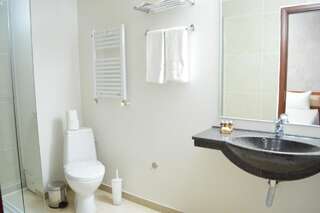 Отель Kosher Hotel Lev Or Бухарест Трехместный номер-3