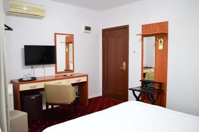 Отель Kosher Hotel Lev Or Бухарест-19